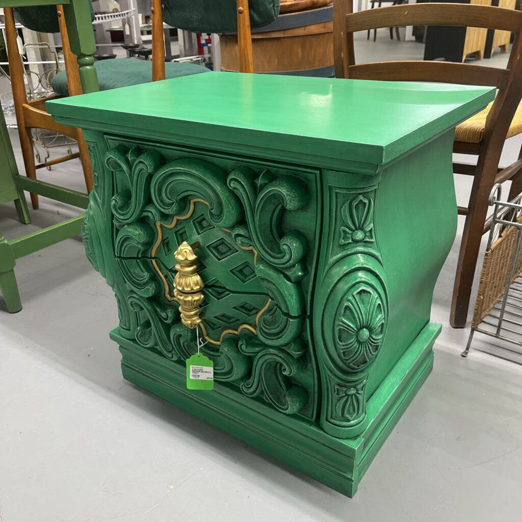 2 DRAWER BEDSIDE (BOMBAY) CHEST