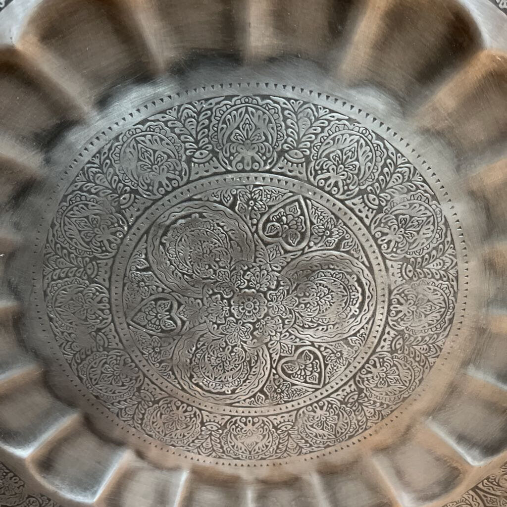 19" satin novel round tray