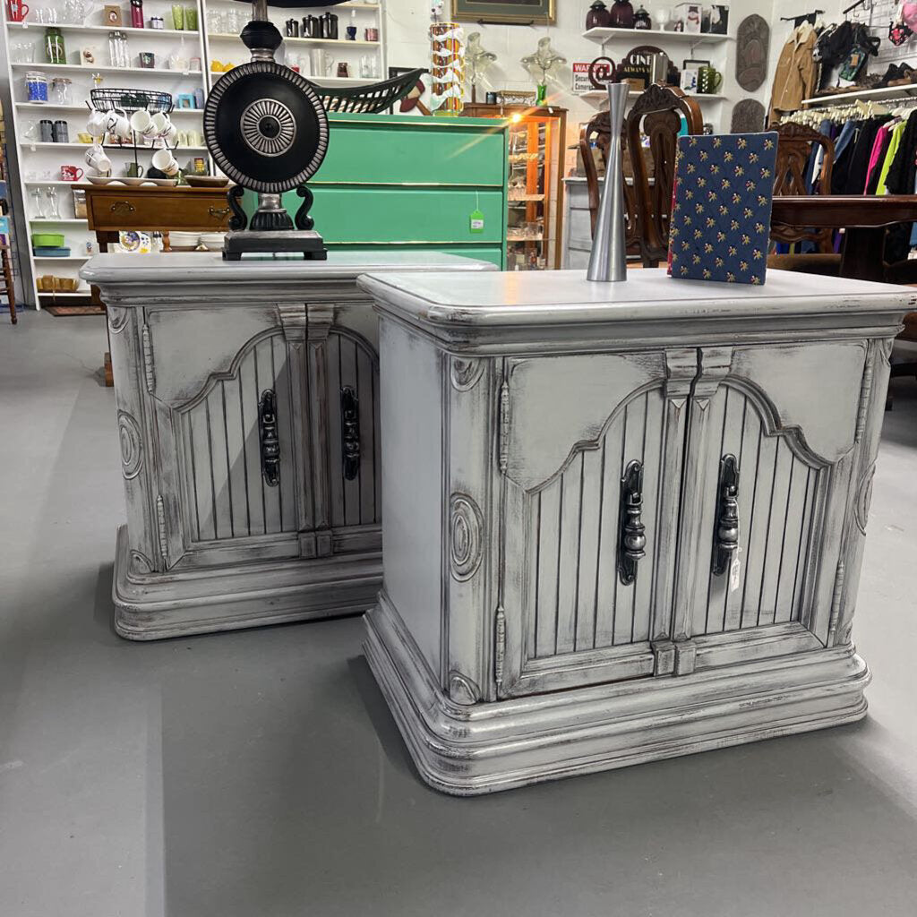 SET OF 2 FARMHOUSE BEDSIDE CHESTS