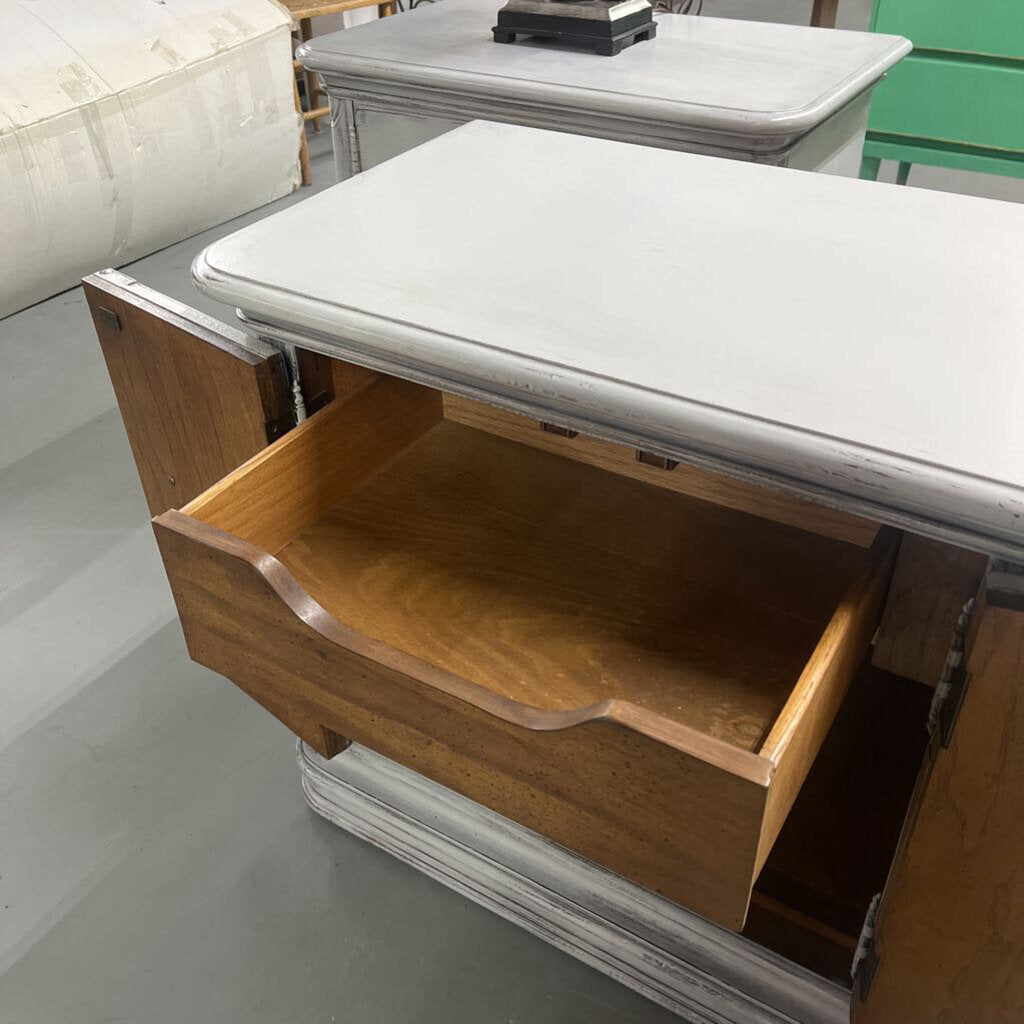 SET OF 2 FARMHOUSE BEDSIDE CHESTS