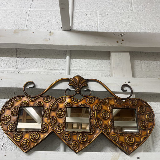 TRIPLE HEART METAL WALL MIRROR