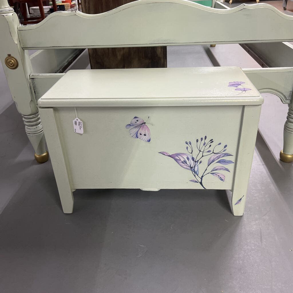 SMALL TRUNK / TOYBOX