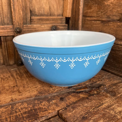 Pyrex Blue Snowflake Garland Mixing Bowl