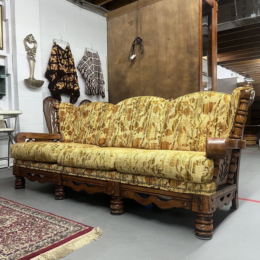 Early American Farmhouse Sofa