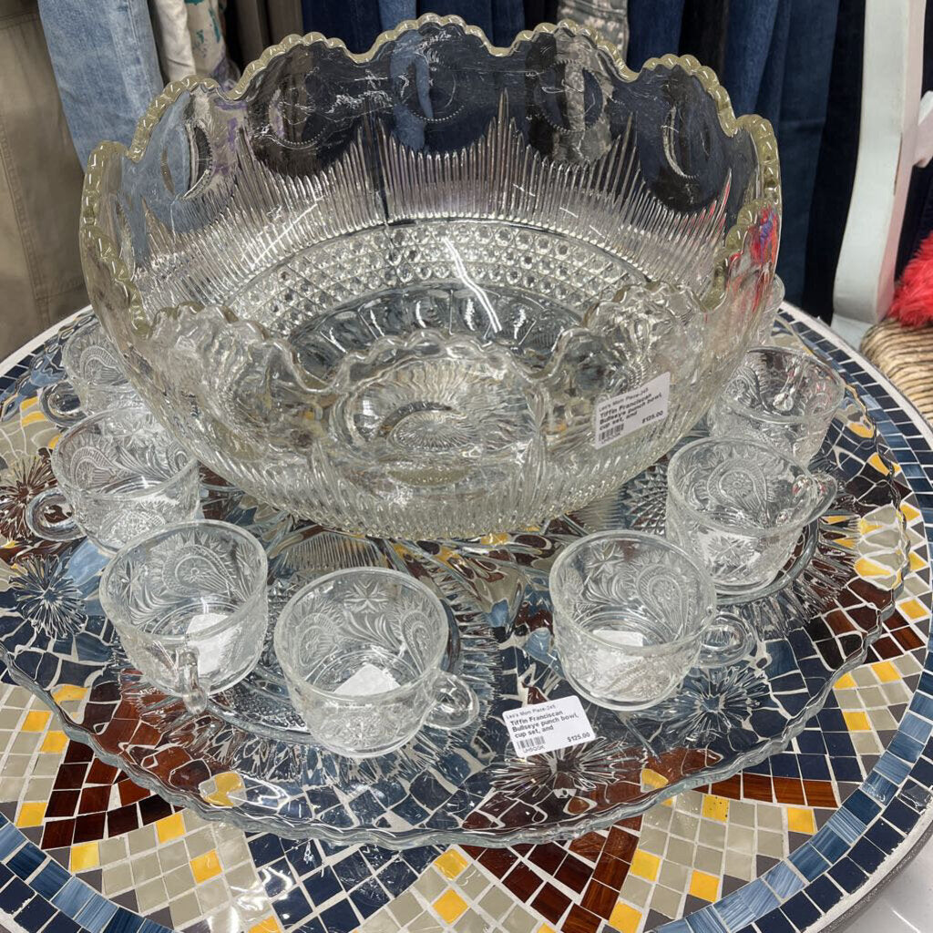 TIFFIN FRANCISCAN BULLSEYE PUNCH BOWL, CUP SET, AND UNDERPLATE. SOLD AS A SET. TWELVE CUPS