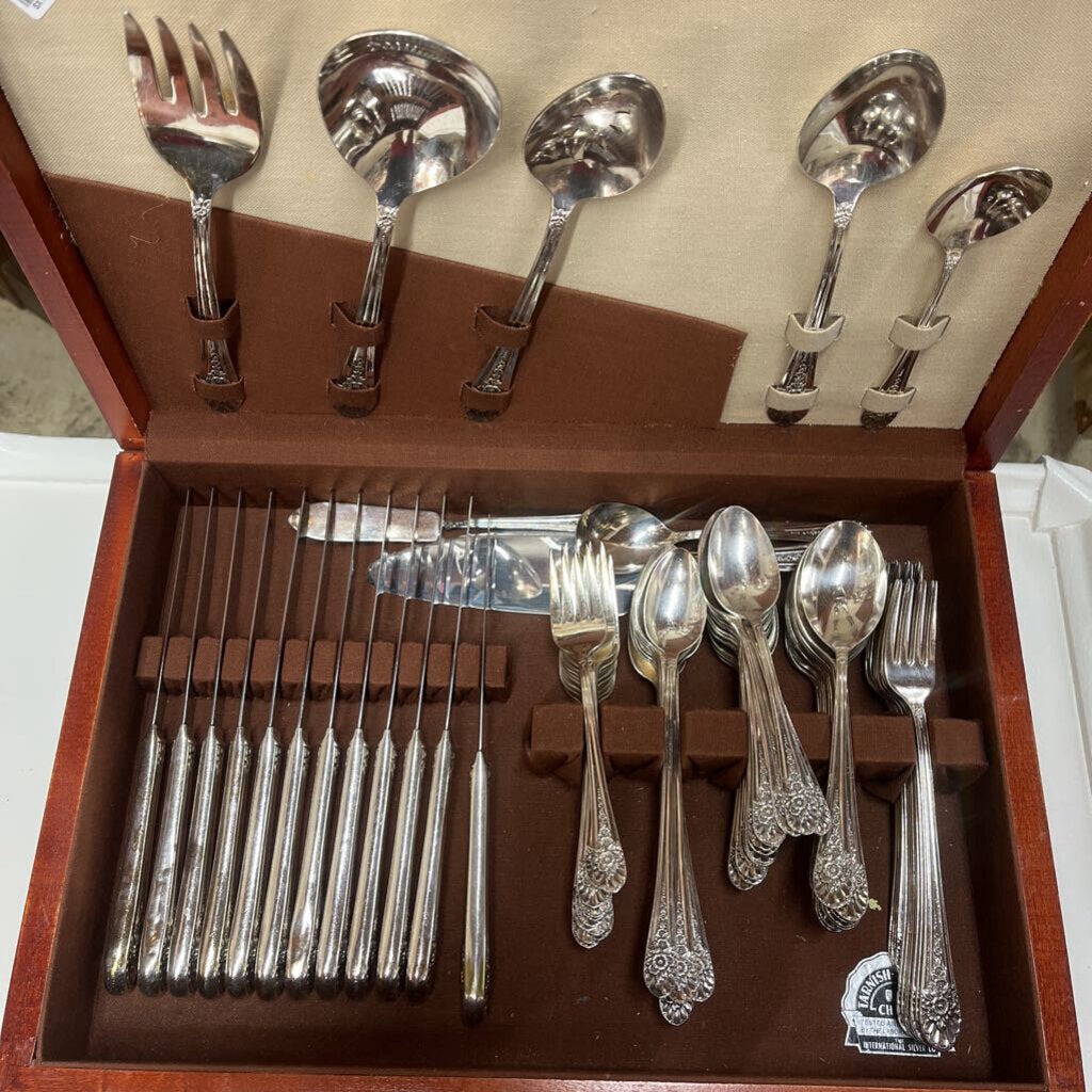 Wm Rogers AA IS Silverplate Jubilee w/ Chest - 86 pieces