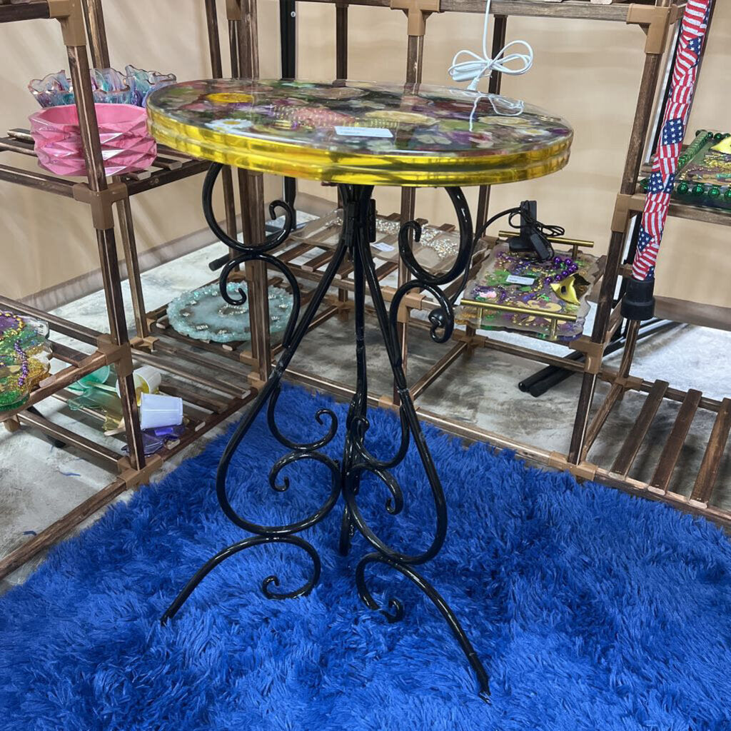 RESIN TABLE