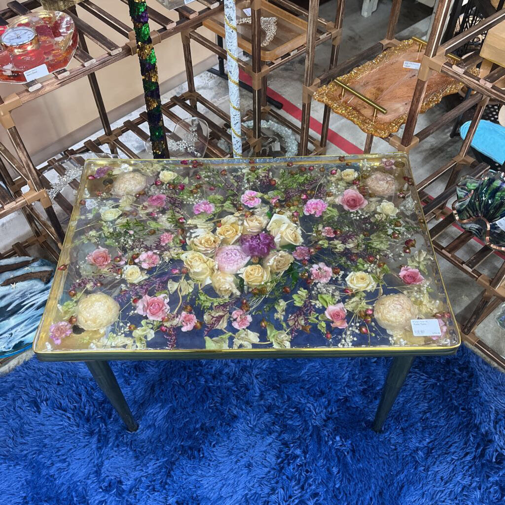 RESIN TABLE