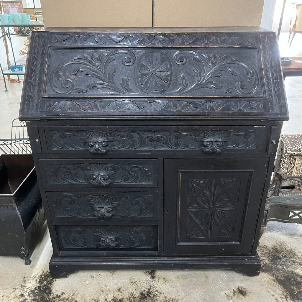 17TH CENTURY OAK GREENMAN SECRETARY DESK