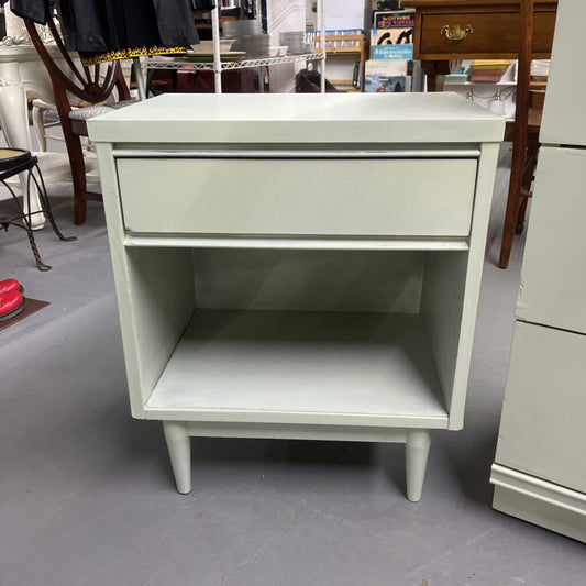 MID CENTURY 4 DRAWER CHEST & SIDE TABLE SET