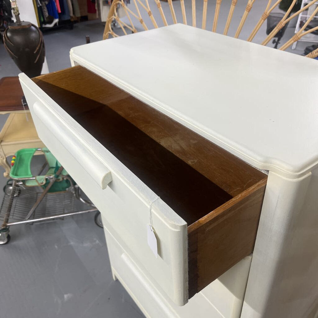 VINTAGE 4 DRAWER CHEST
