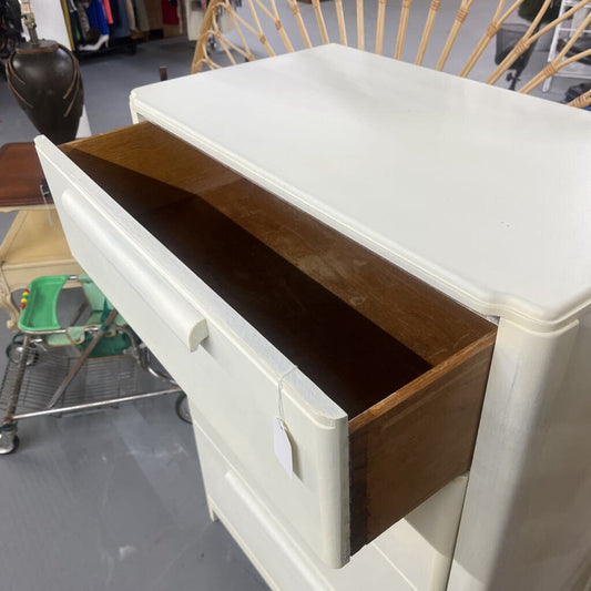 VINTAGE 4 DRAWER CHEST