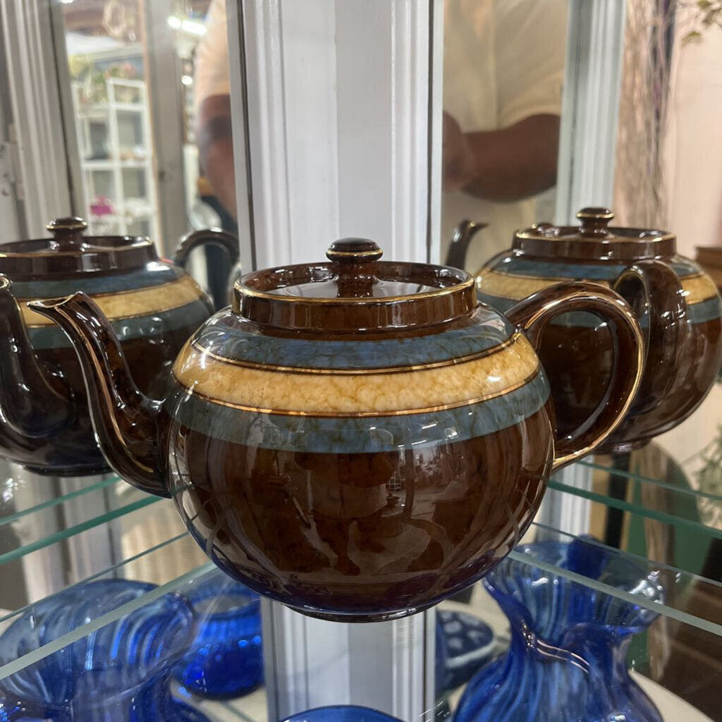 Vintage 1950's English 'Brown Betty" teapot