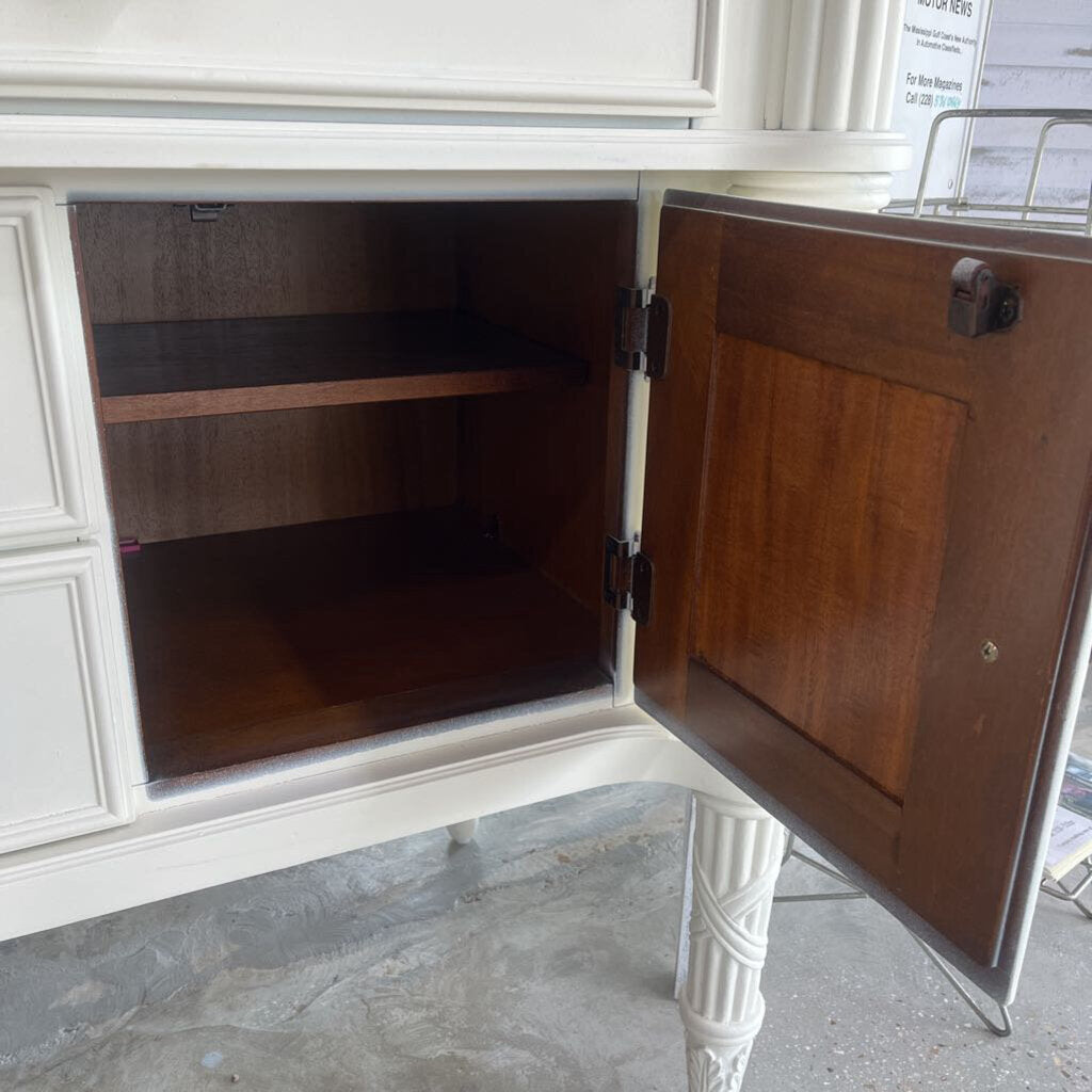White Ribbed Leg Buffet Natural Top