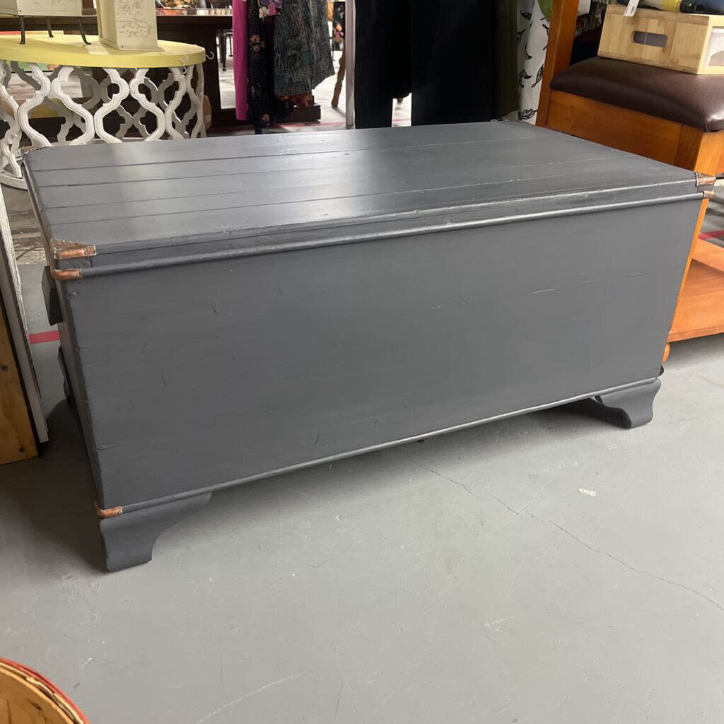 VINTAGE CHEST