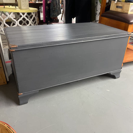VINTAGE CHEST