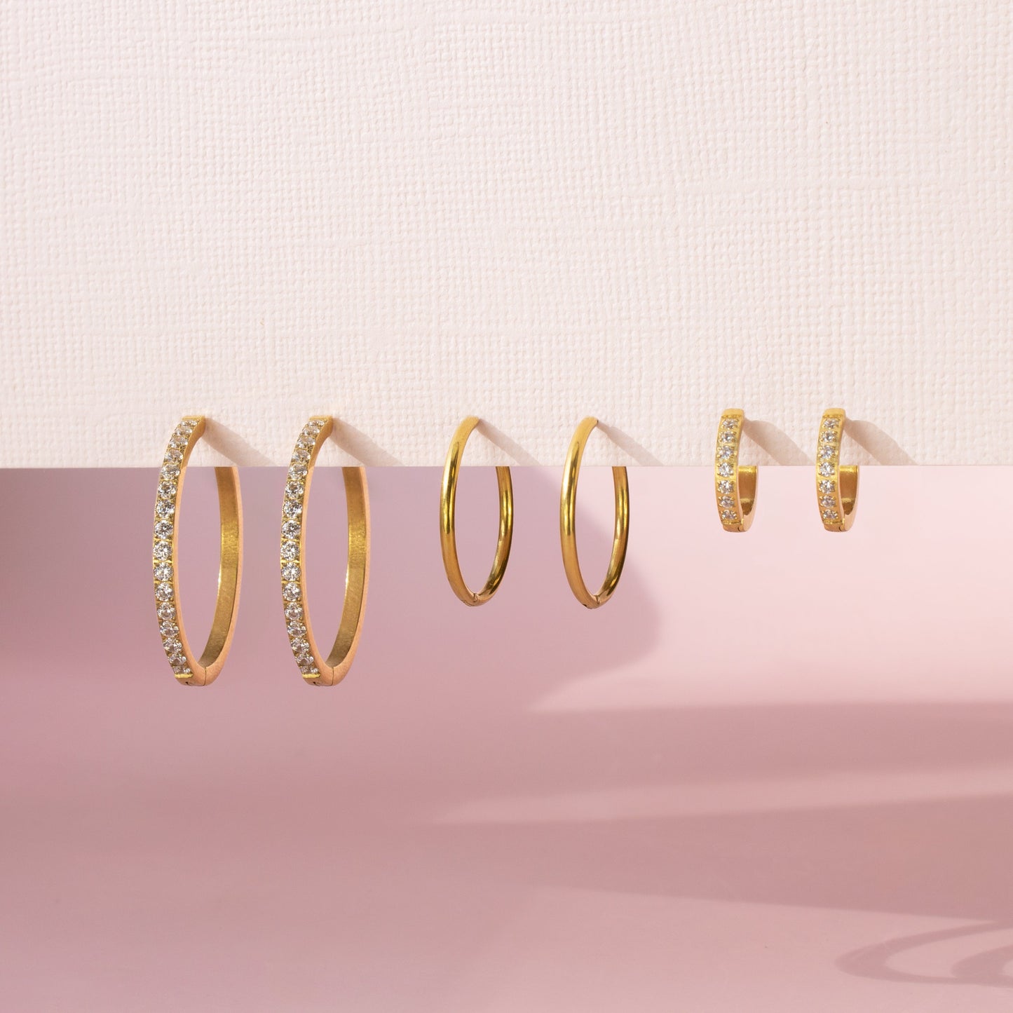 MEDIUM CLASSIC CLICKER HOOP EARRINGS