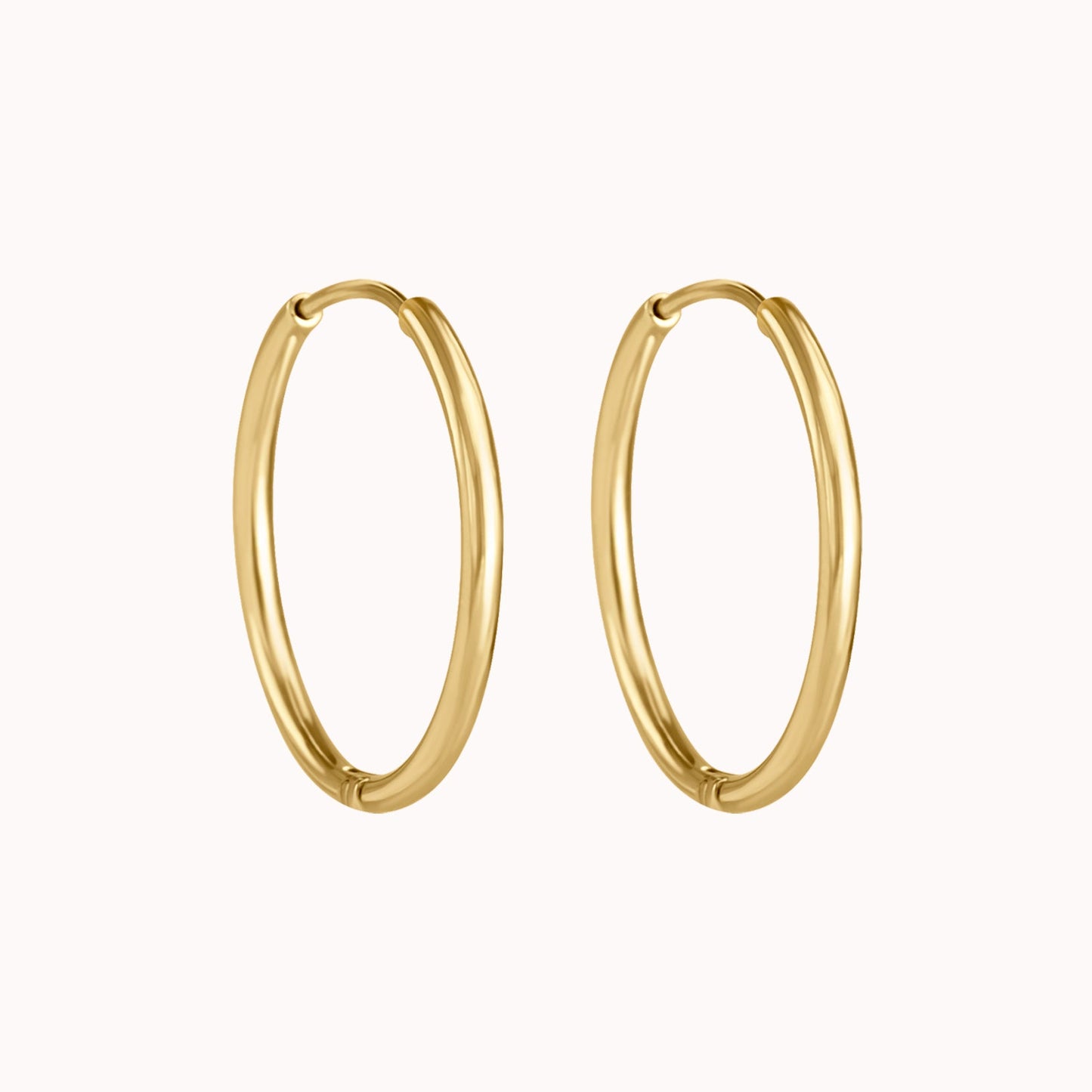 MEDIUM CLASSIC CLICKER HOOP EARRINGS