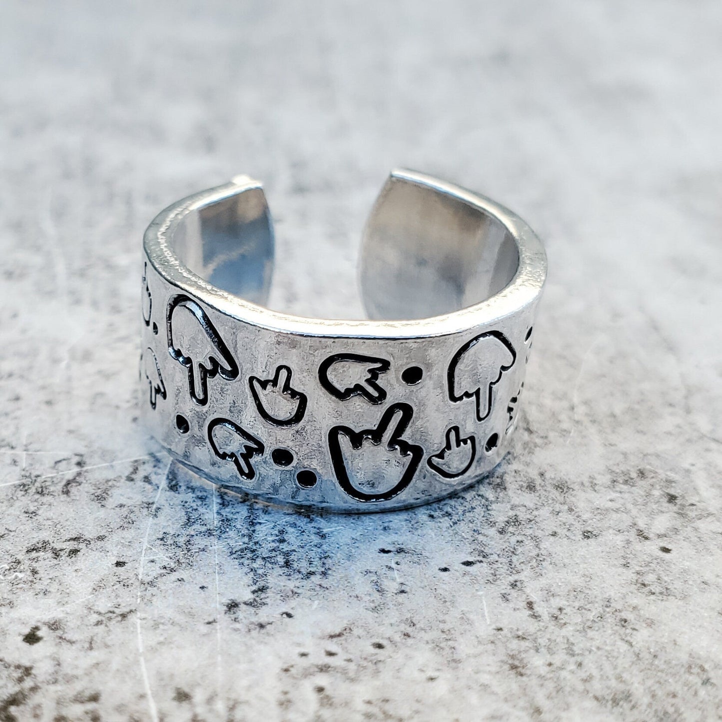 MIDDLE FINGER PARTY RING