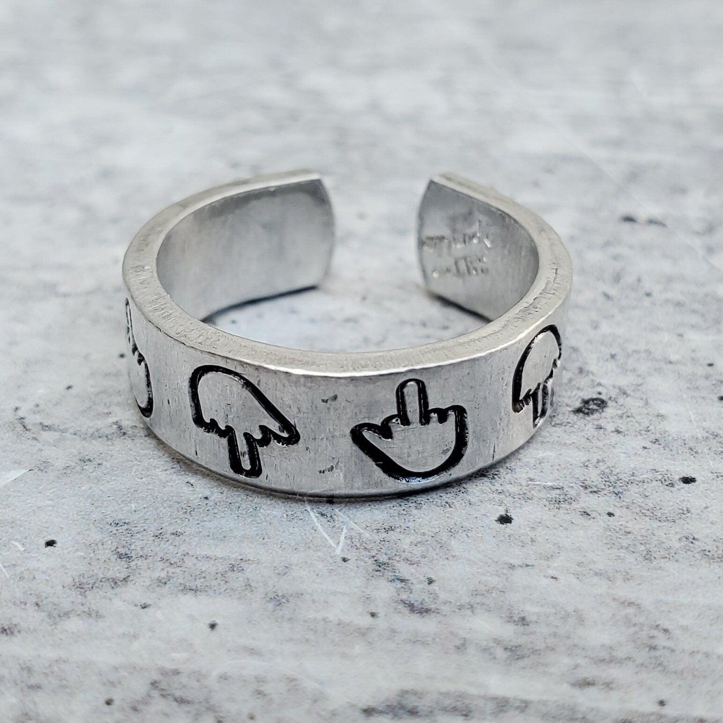 MIDDLE FINGER THIN BAND RING