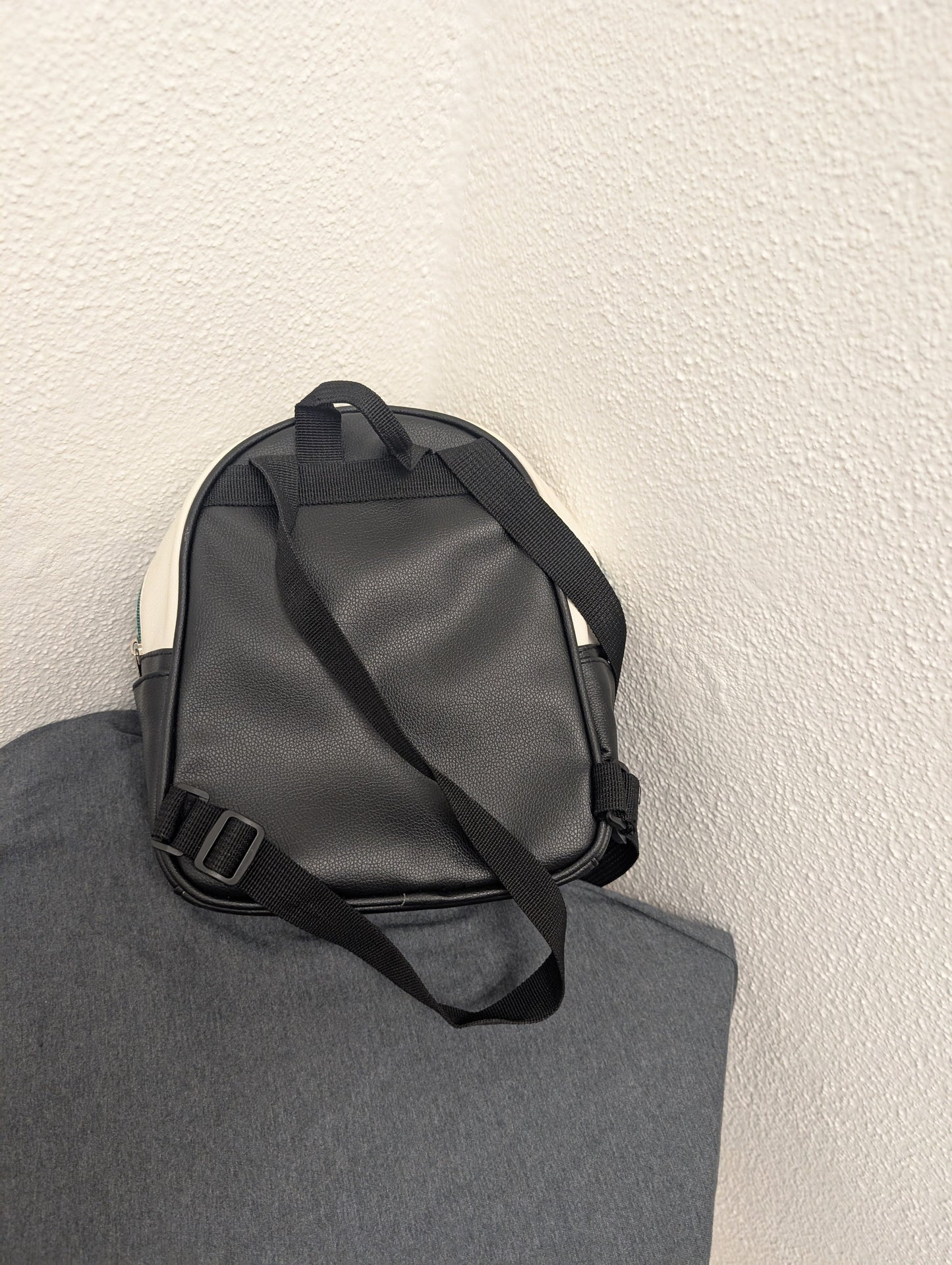 STRANGER THINGS  HAWKINS HIGH SCHOOL MINI BACKPACK NETFLIX NEW WITHOUT TAGS