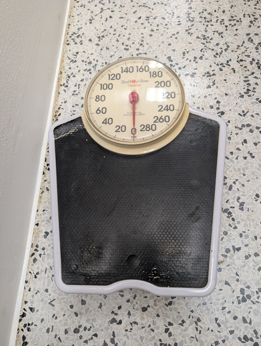 SUNBEAM BATH | SUNBEAM VINTAGE HEALTH METER SCALE | COLOR: BLACK/WHITE | SIZE: 16 1/2 L X 12