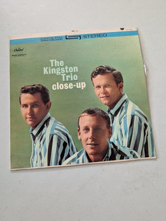 THE KINGSTON TRIO – CLOSE-UP VINYL LP RECORD ALBUM MONO T-1642(VINTAGE VINYL RECORD LP ALBUM)