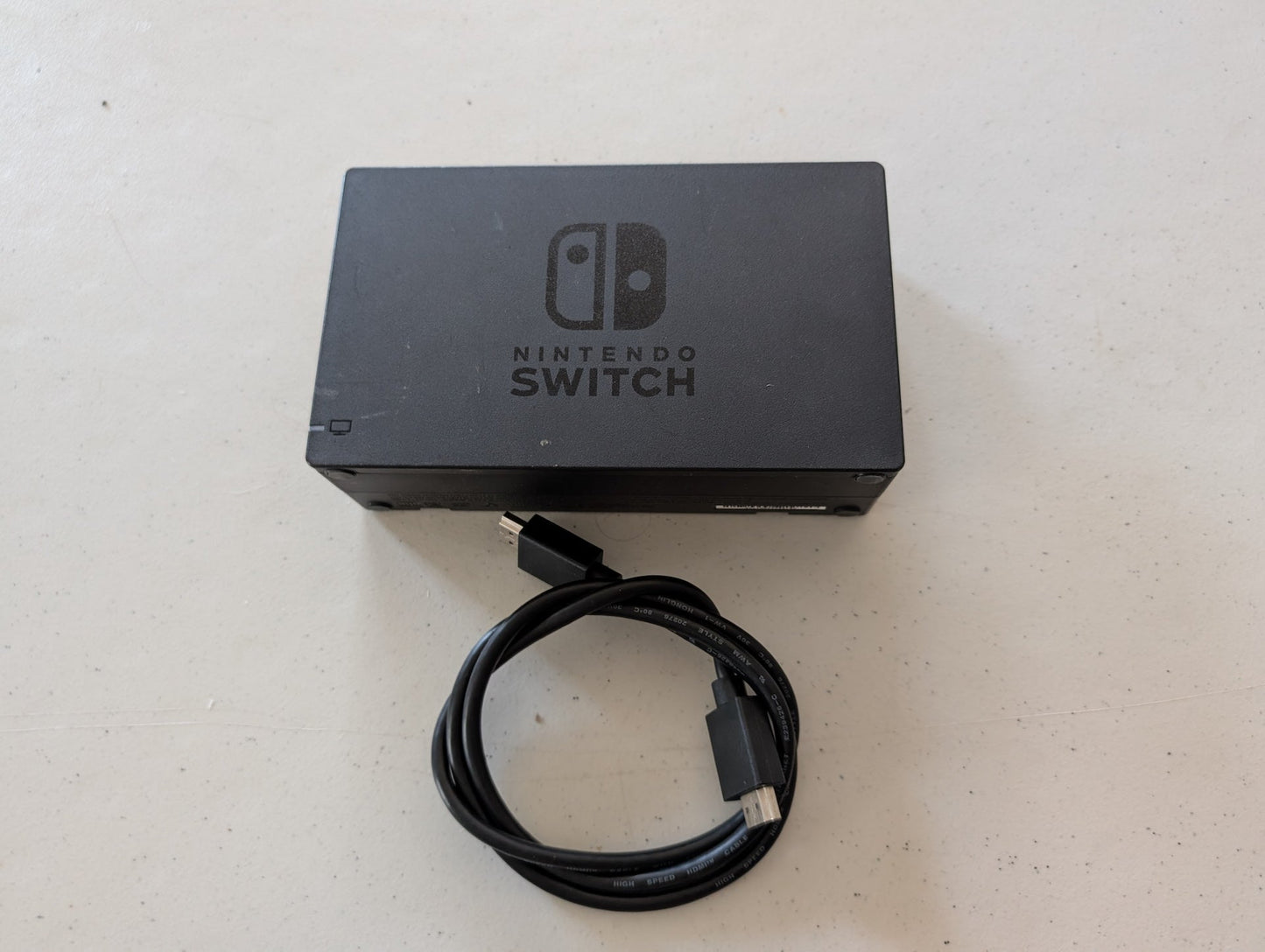 NINTENDO SWITCH CONSOLE SCREEN TV DOCK STATION AND HDMI CABLE