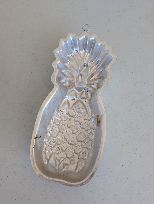 PINEAPPLE JELLO MOLD WALL HANGING VINTAGE ALUMINUM FOUR CUP