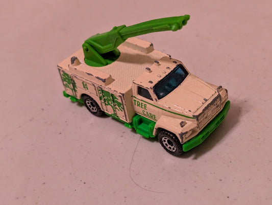 Utility Truck TREE CARE BUCKET TRUCK Matchbox 1:33 1989 FORD UTILITY  WHITE POOR(Vehicle, SciFi/Fantasy, Collectable, Vintage, Loose, Missing Parts/pieces, Incomplete)