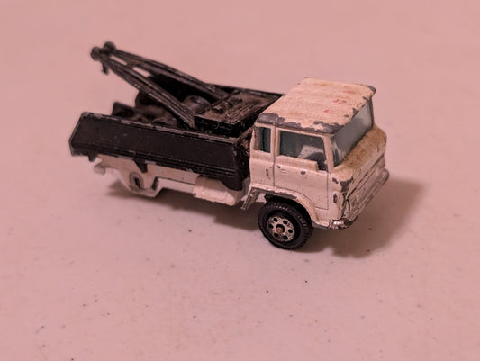 YAT MING TOW TRUCK (WHITE CAB VERSION) (VEHICLE, SCIFI/FANTASY, COLLECTABLE, VINTAGE, LOOSE, MISSING PARTS/PIECES, INCOMPLETE)