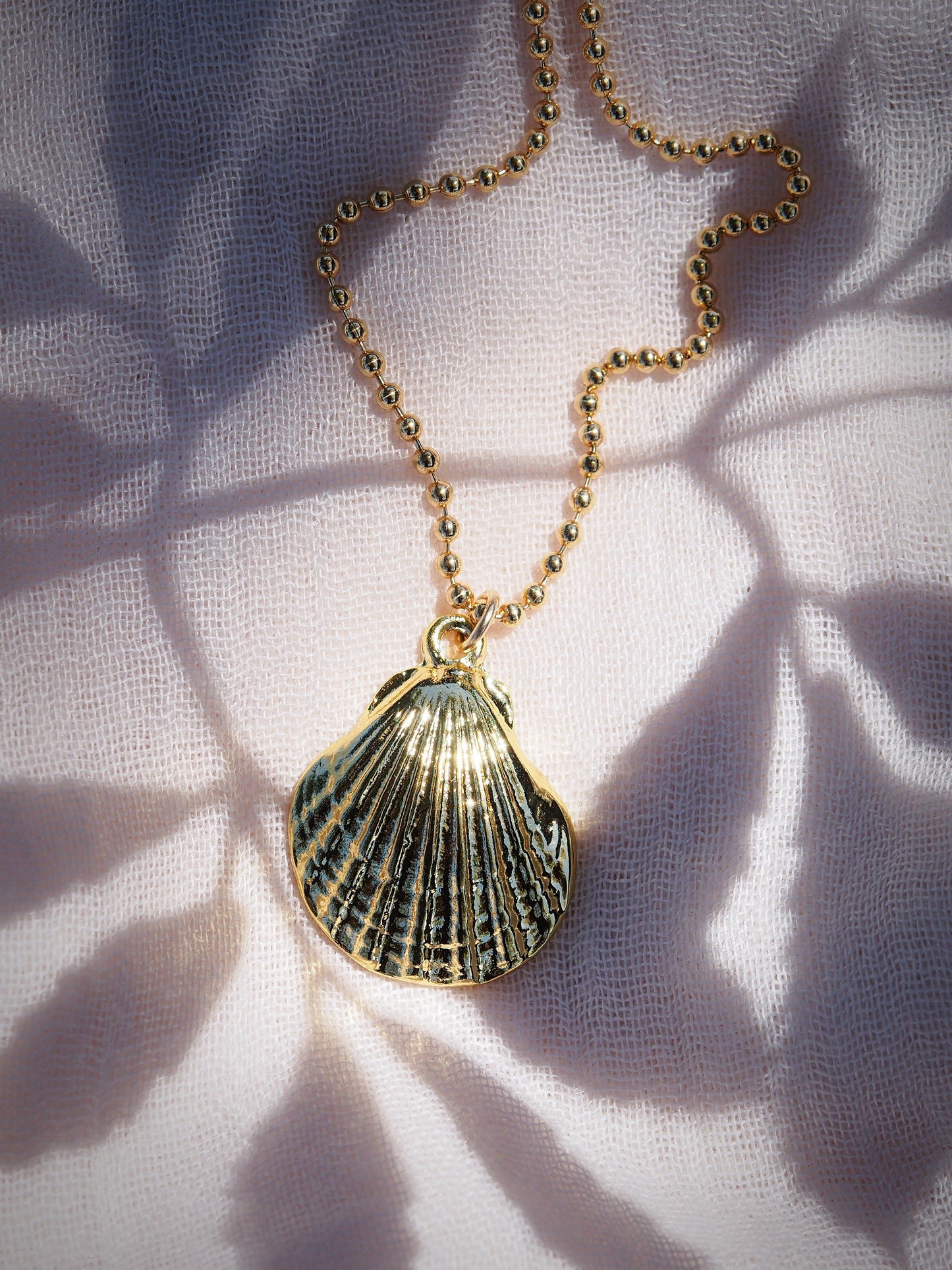 STATEMENT LARGE GOLD SEASHELL NECKLACE - KAIAPO