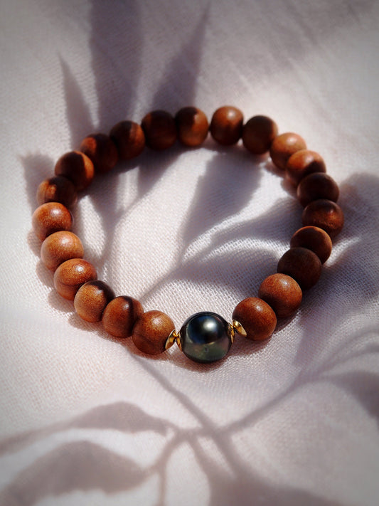 STRETCHY TAHITIAN PEARL SANDALWOOD BRACELET - KAIEMI