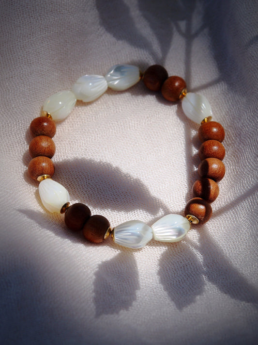 STRETCHY PIKAKE SANDALWOOD BRACELET - HO'OLANA