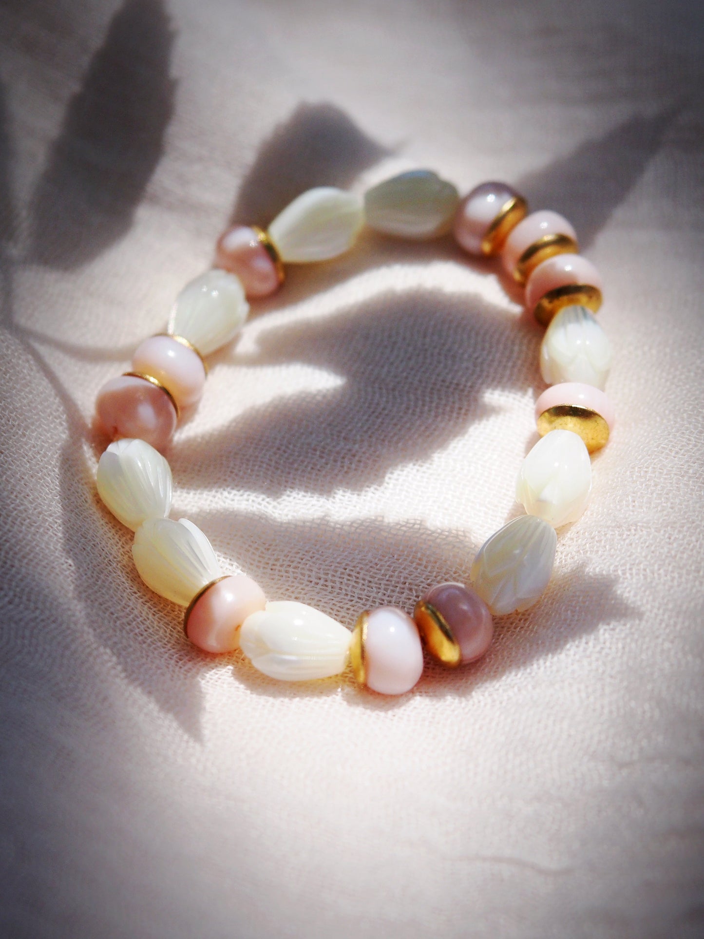 STRETCHY PINK OPAL AND PIKAKE BRACELET - AONANI