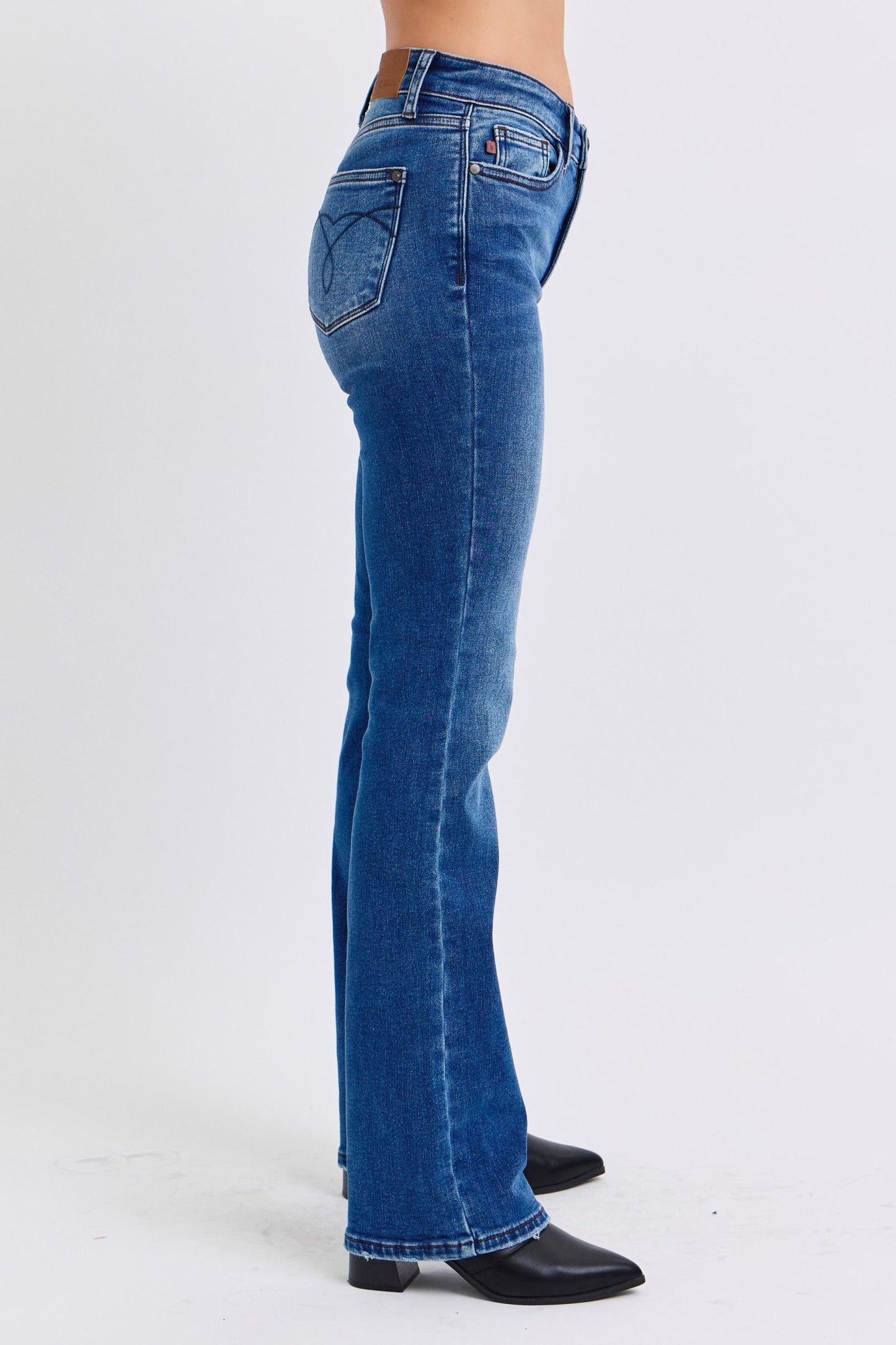 JUDY BLUE FULL SIZE MID-RISE BOOTCUT JEANS WITH POCKETS