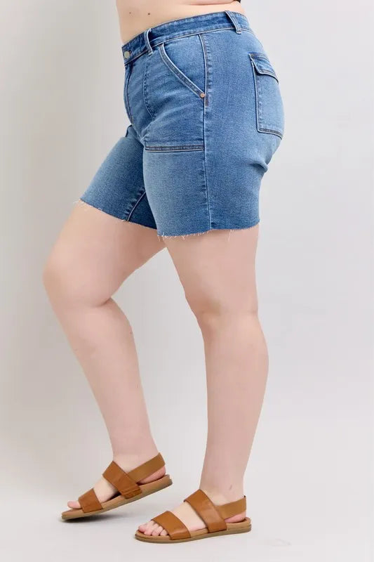 JUDY BLUE FULL SIZE MID RISE BERMUDAS DENIM SHORTS W/ BACK FLAP POCKETS PLUS SIZE