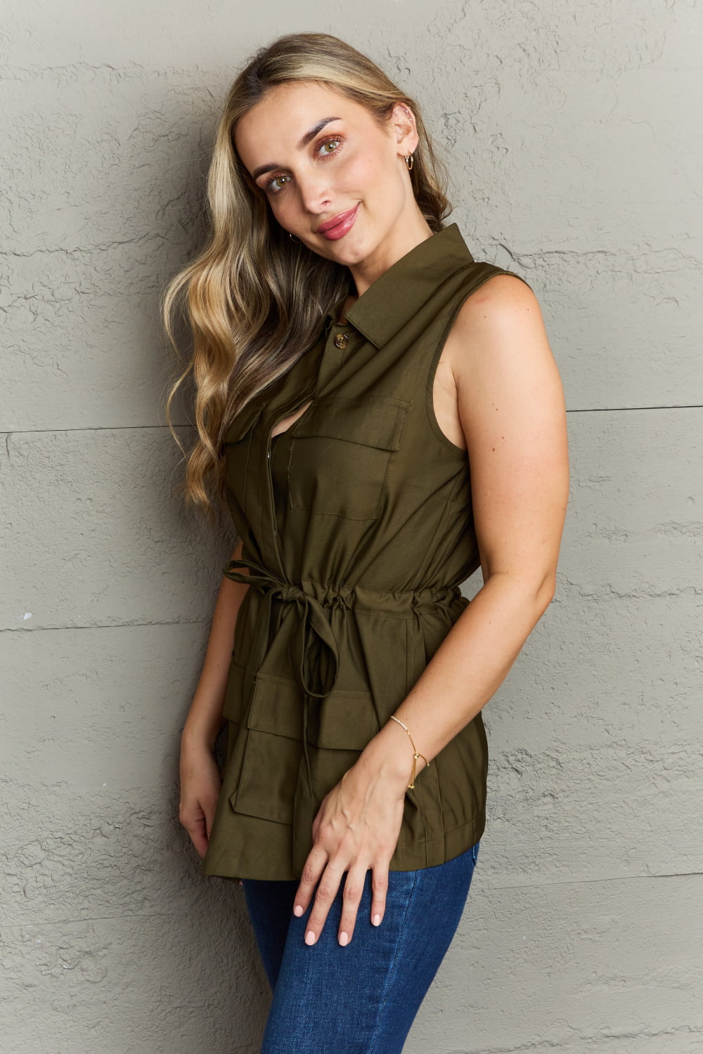 NINEXIS FOLLOW THE LIGHT SLEEVELESS COLLARED BUTTON DOWN TOP