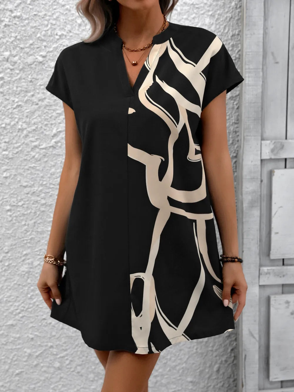 IVY LANE PRINTED NOTCHED SHORT SLEEVE DRESS