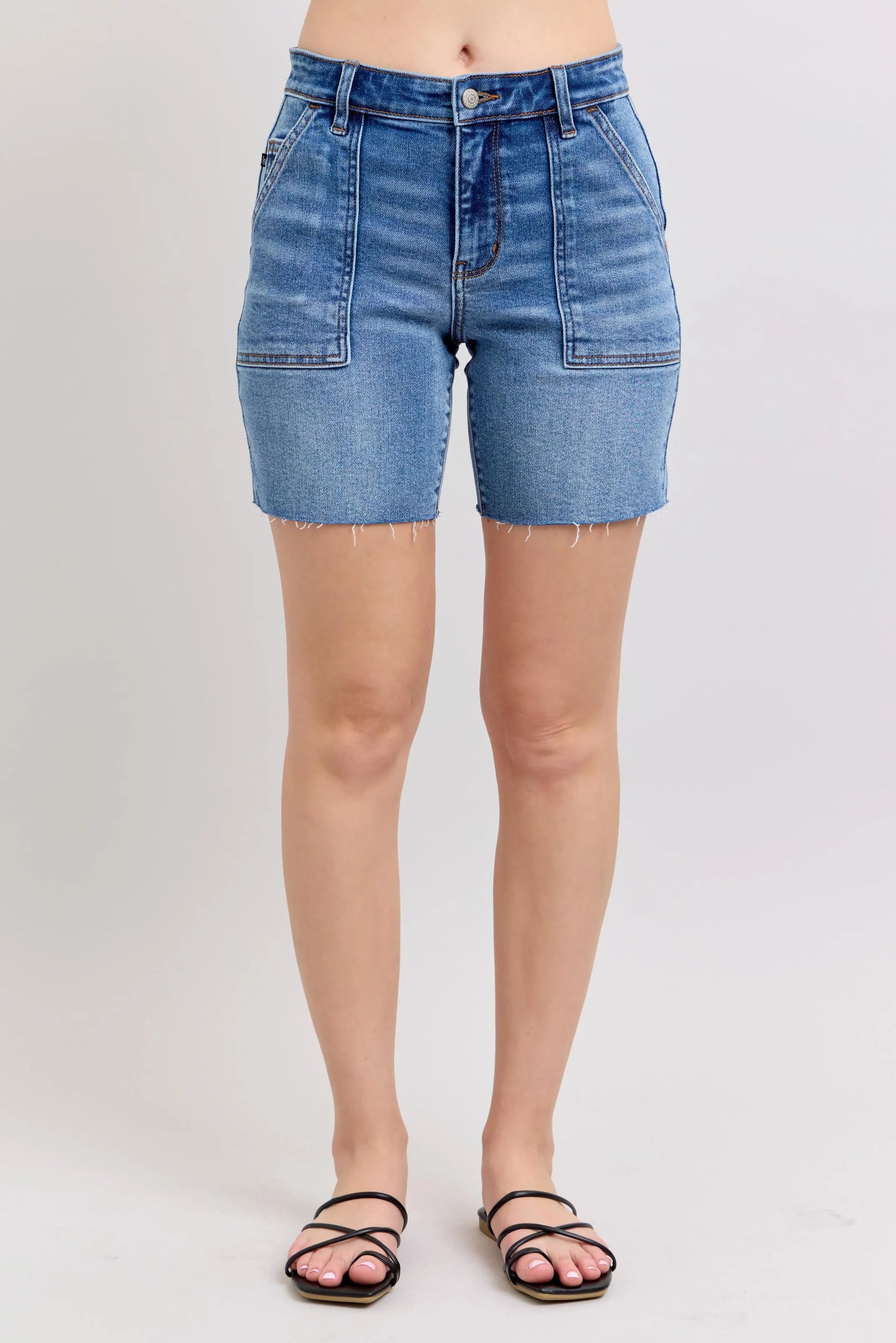 JUDY BLUE FULL SIZE MID RISE BERMUDAS DENIM SHORTS W/ BACK FLAP POCKETS PLUS SIZE
