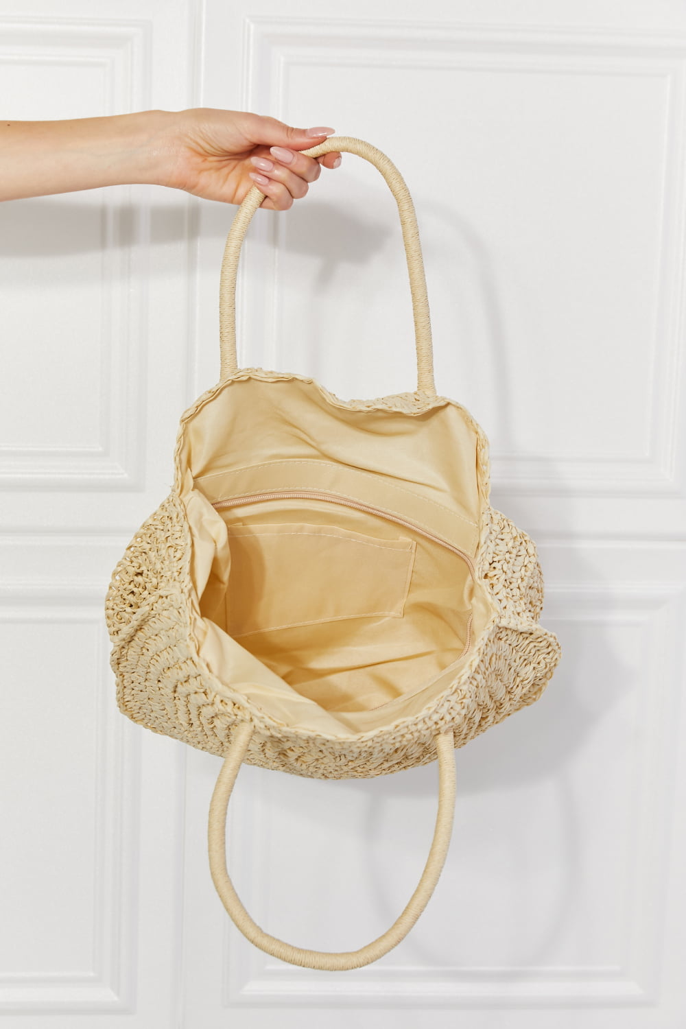 JUSTIN TAYLOR BEACH DATE STRAW RATTAN HANDBAG IN IVORY