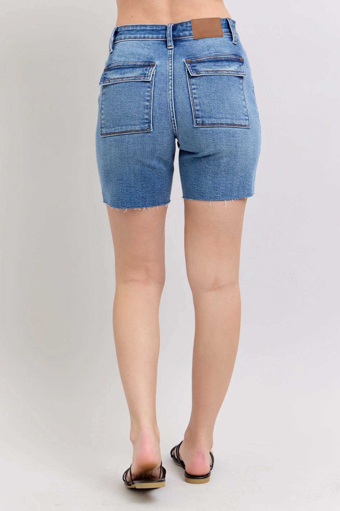 JUDY BLUE FULL SIZE MID RISE BERMUDAS DENIM SHORTS W/ BACK FLAP POCKETS PLUS SIZE
