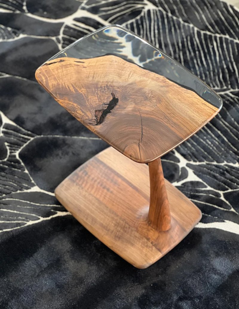 C-SHAPED LUXURY RESIN END / SIDE TABLE - UNIQUE GIFT IDEA