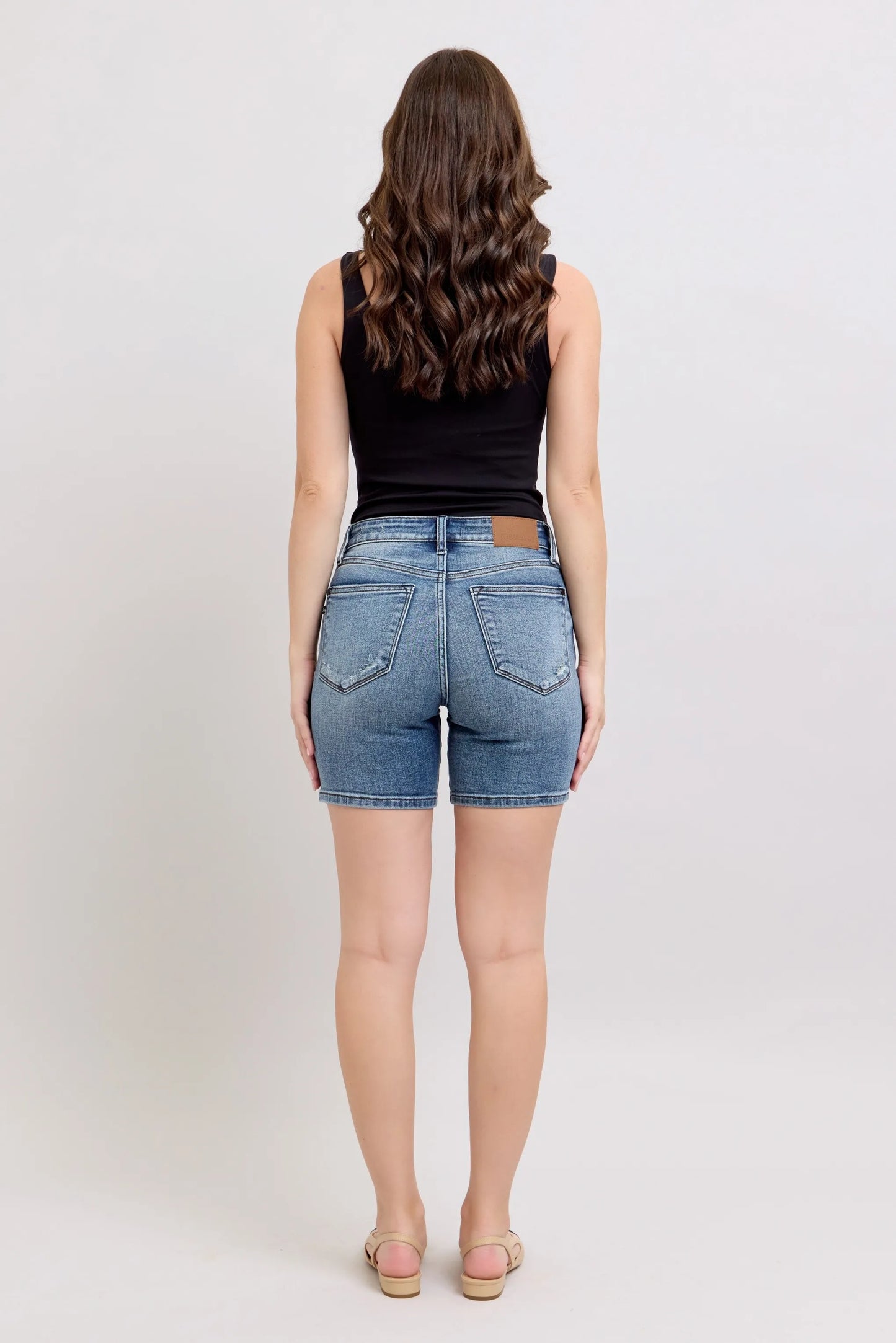 JUDY BLUE BUTTON FLY MID LENGTH DENIM SHORTS W/ DESTROY