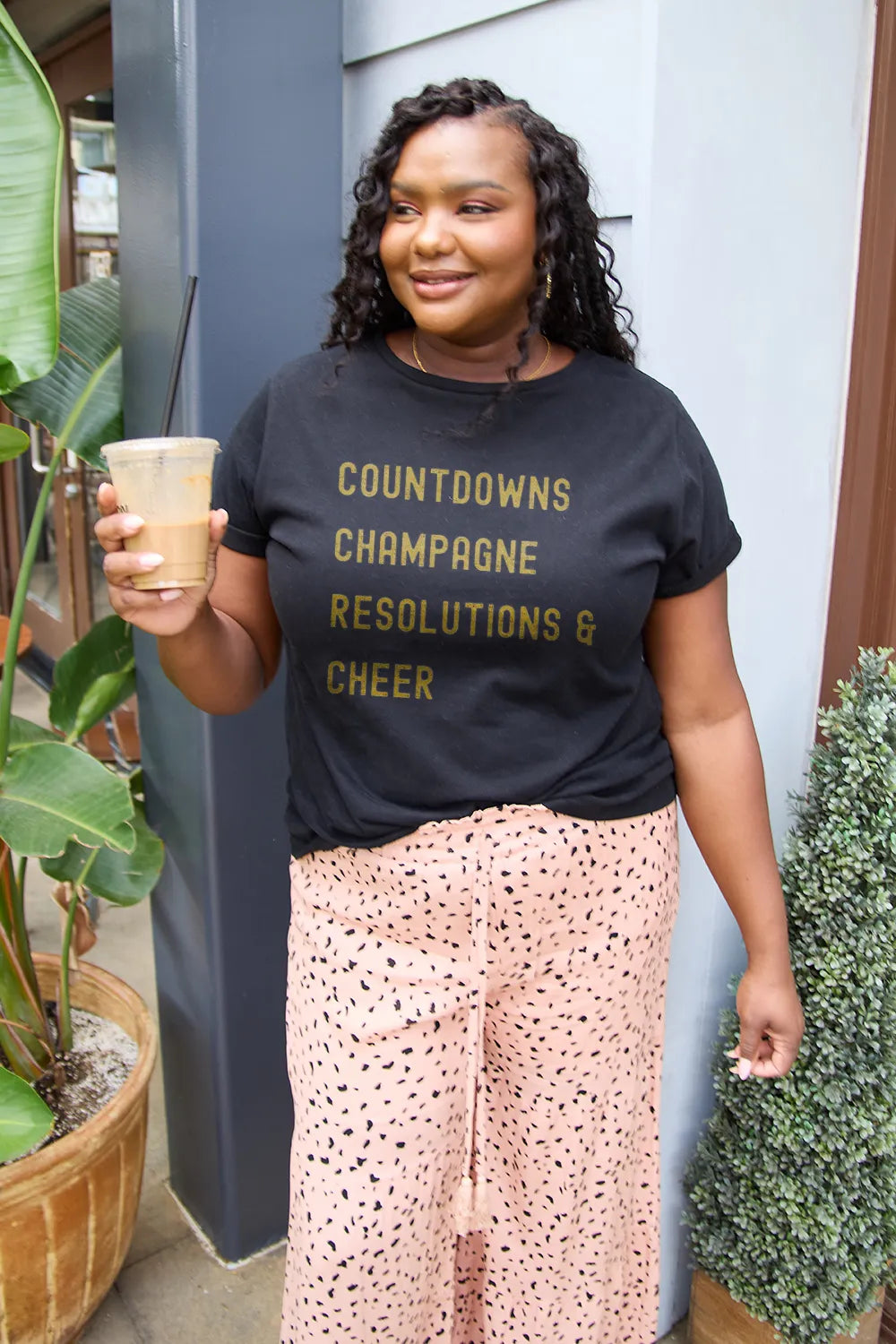 SIMPLY LOVE FULL SIZE COUNTDOWNS CHAMPAGNE RESOLUTIONS & CHEER ROUND NECK T-SHIRT