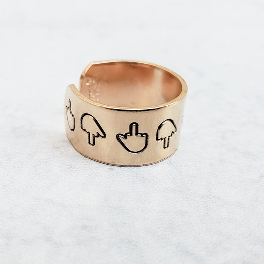 GOLD MIDDLE FINGER RING