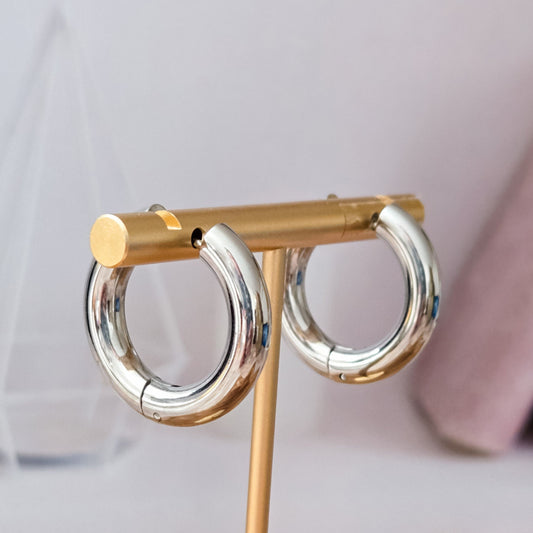 CHUNKY HUGGIES HOOP EARRINGS