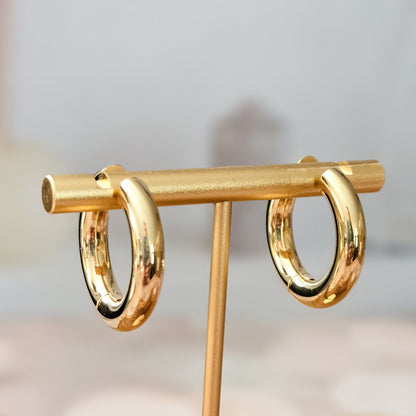 CHUNKY HUGGIES HOOP EARRINGS