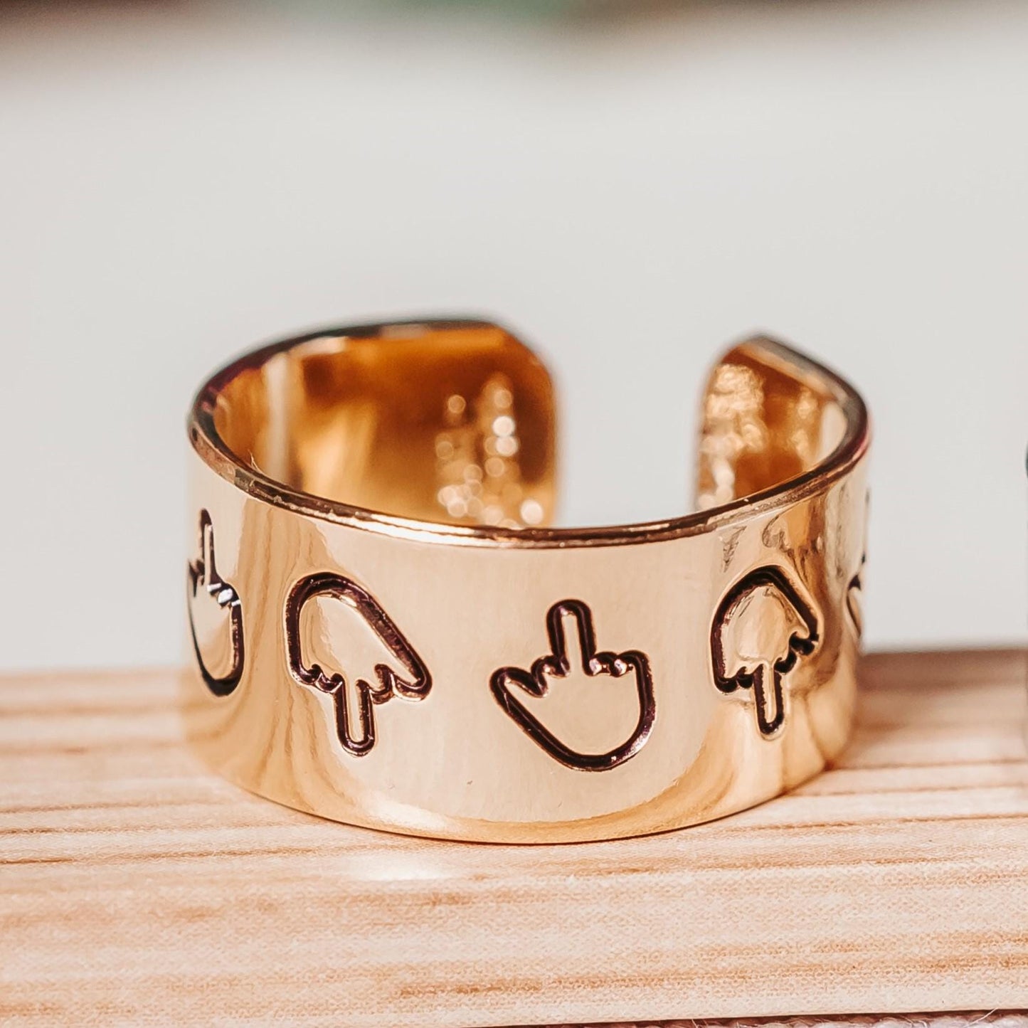 GOLD MIDDLE FINGER RING