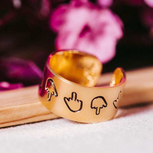 GOLD MIDDLE FINGER RING